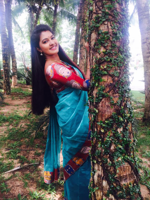 TV Actress Rachitha Mahalakshmi Photo Shoot In Blue Saree 12